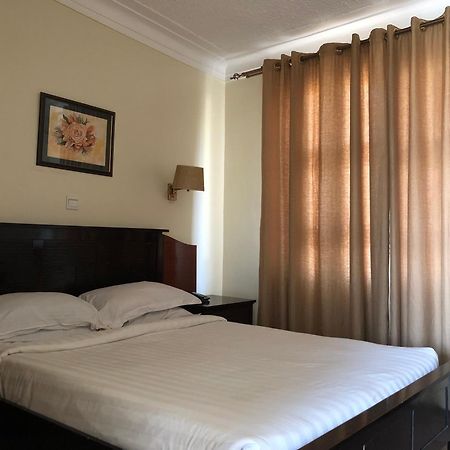 Shangri-La Hotel Muyenga Bugolobi ภายนอก รูปภาพ