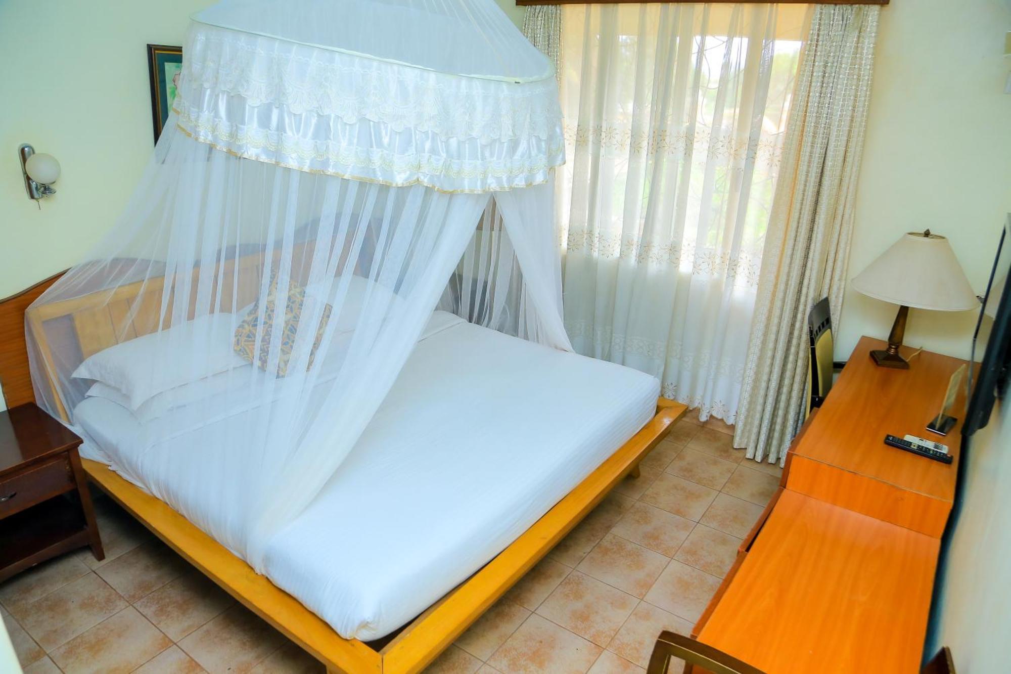 Shangri-La Hotel Muyenga Bugolobi ภายนอก รูปภาพ