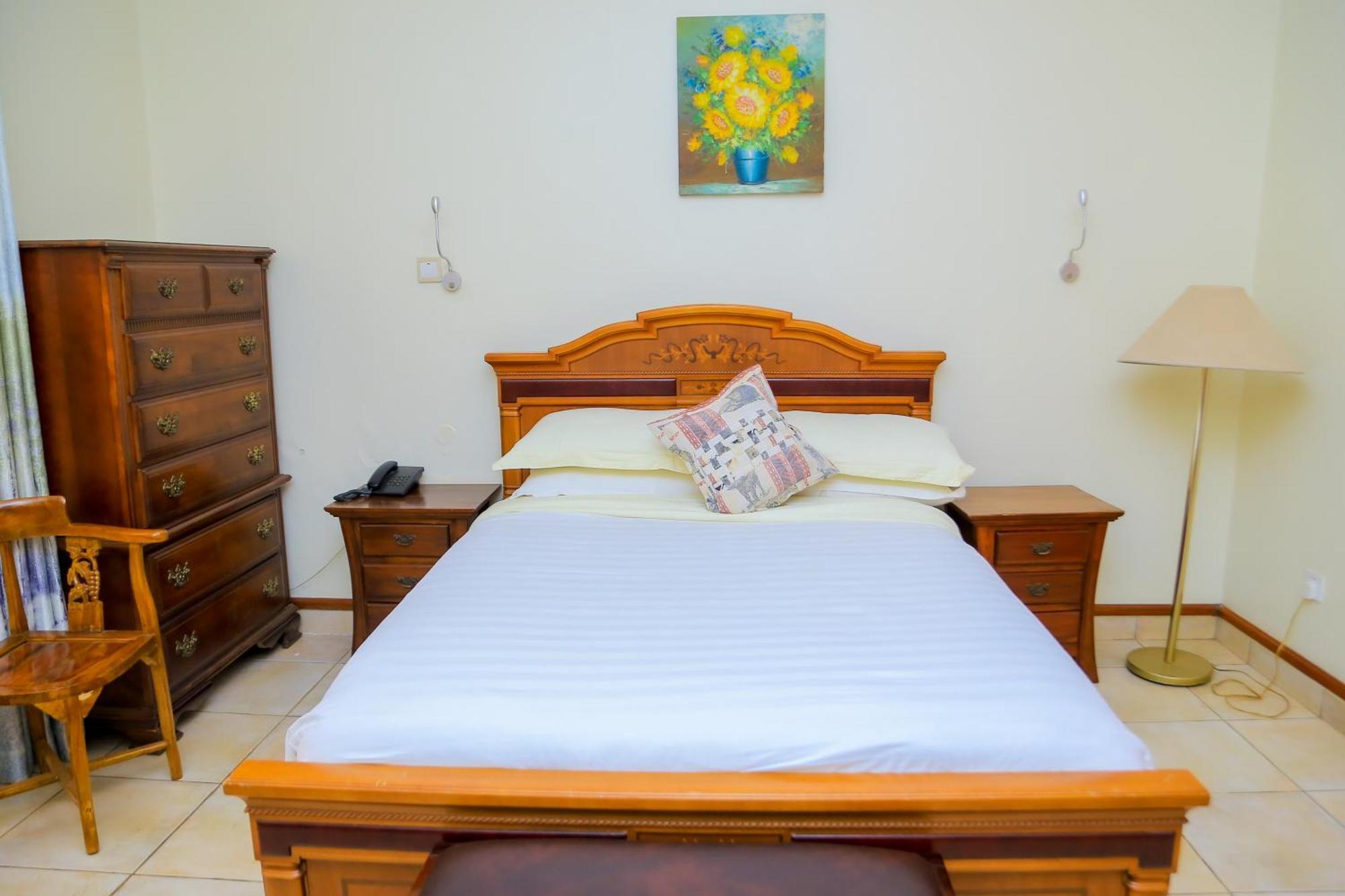 Shangri-La Hotel Muyenga Bugolobi ภายนอก รูปภาพ