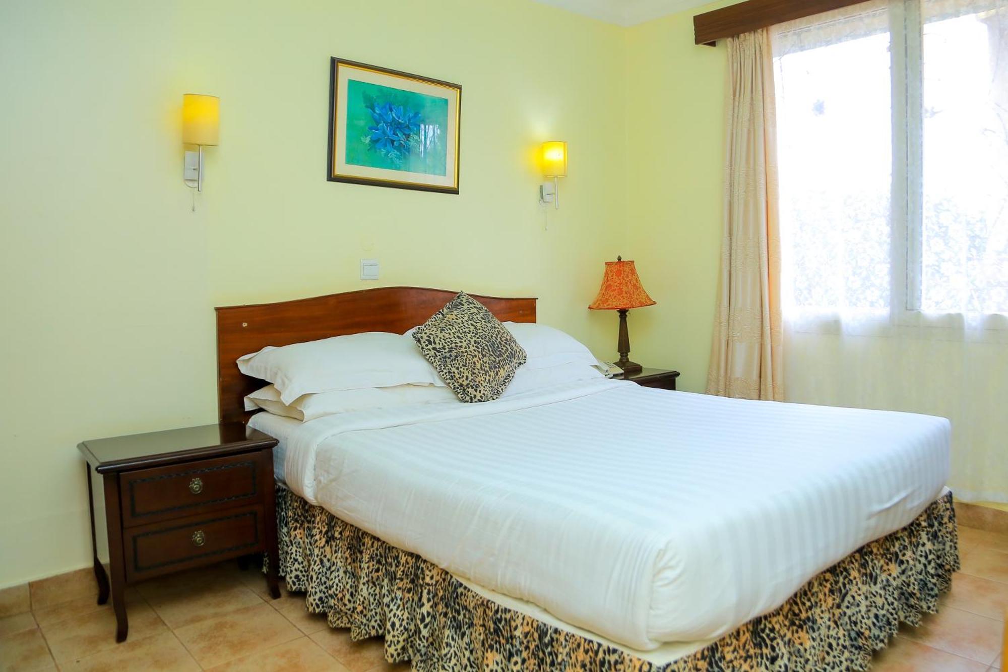 Shangri-La Hotel Muyenga Bugolobi ภายนอก รูปภาพ