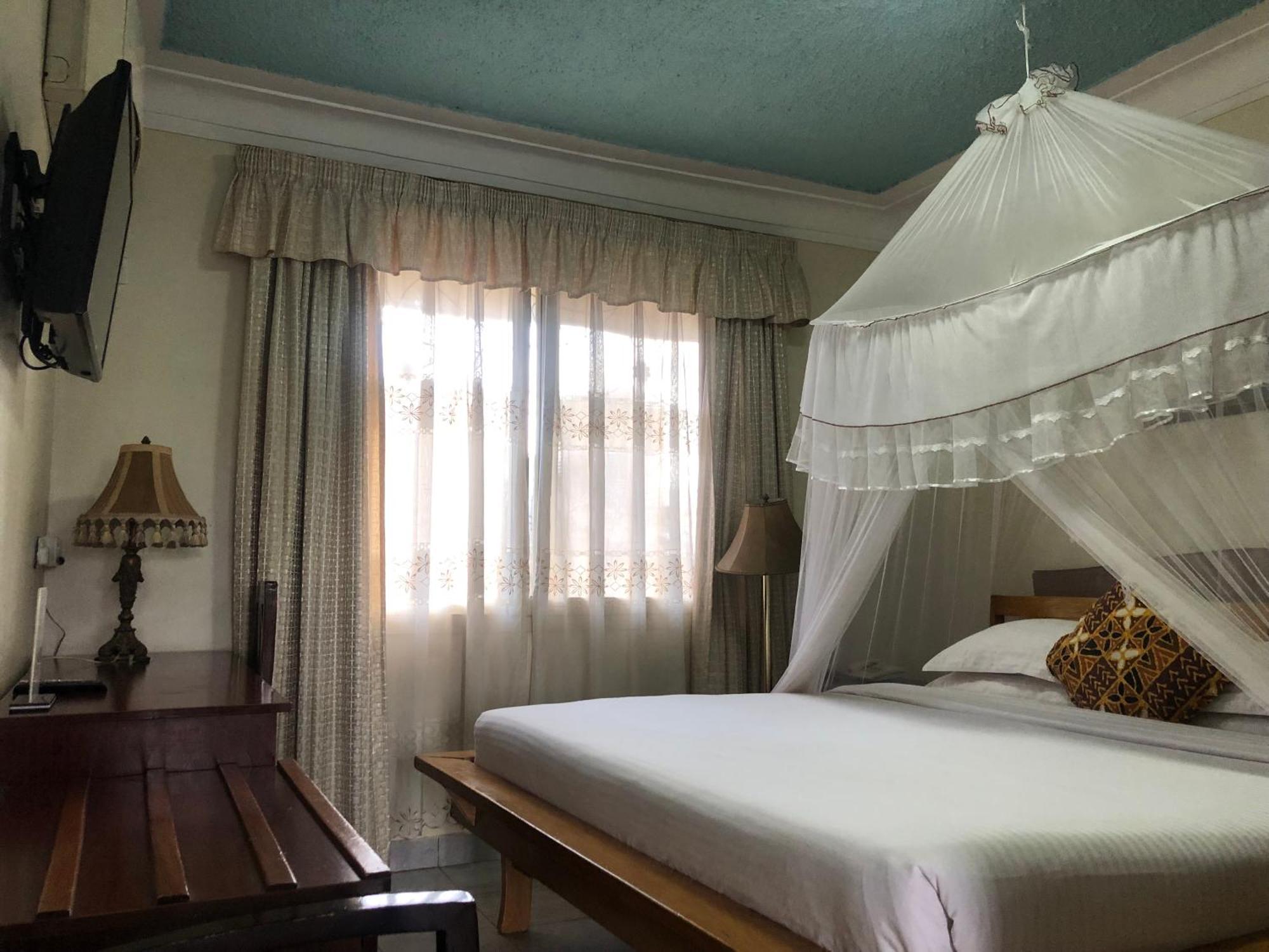 Shangri-La Hotel Muyenga Bugolobi ภายนอก รูปภาพ