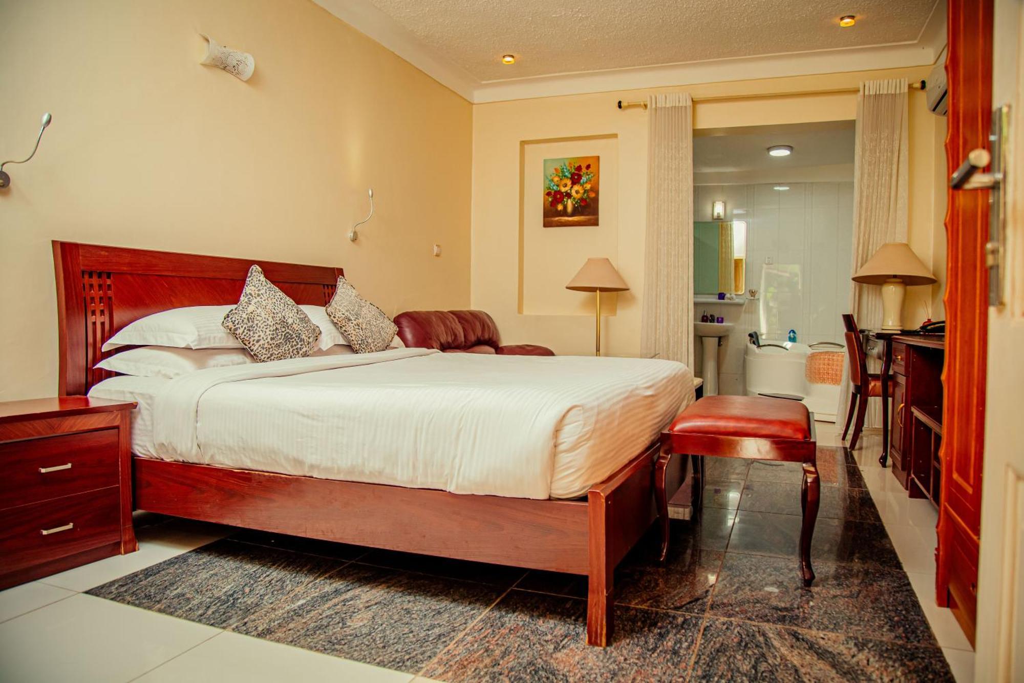 Shangri-La Hotel Muyenga Bugolobi ภายนอก รูปภาพ
