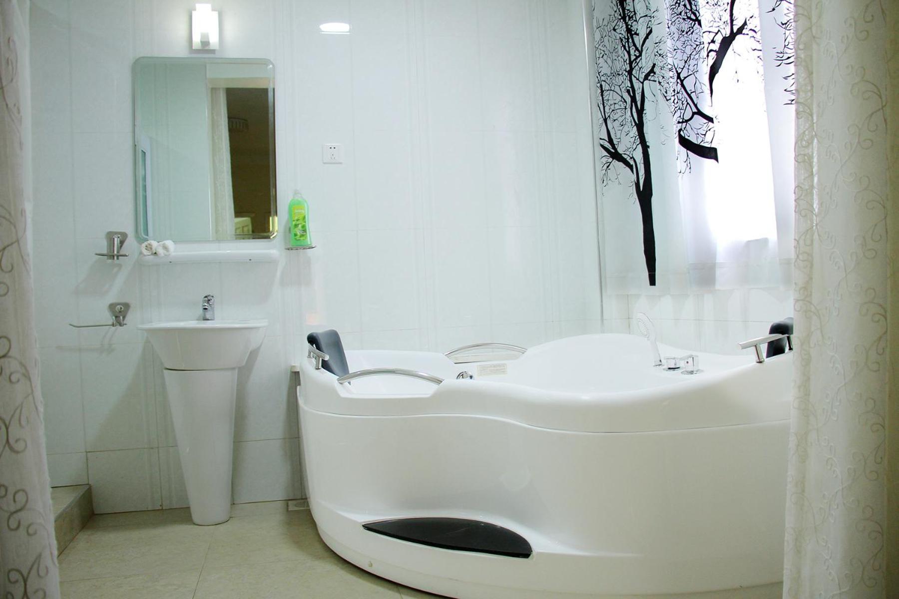 Shangri-La Hotel Muyenga Bugolobi ภายนอก รูปภาพ